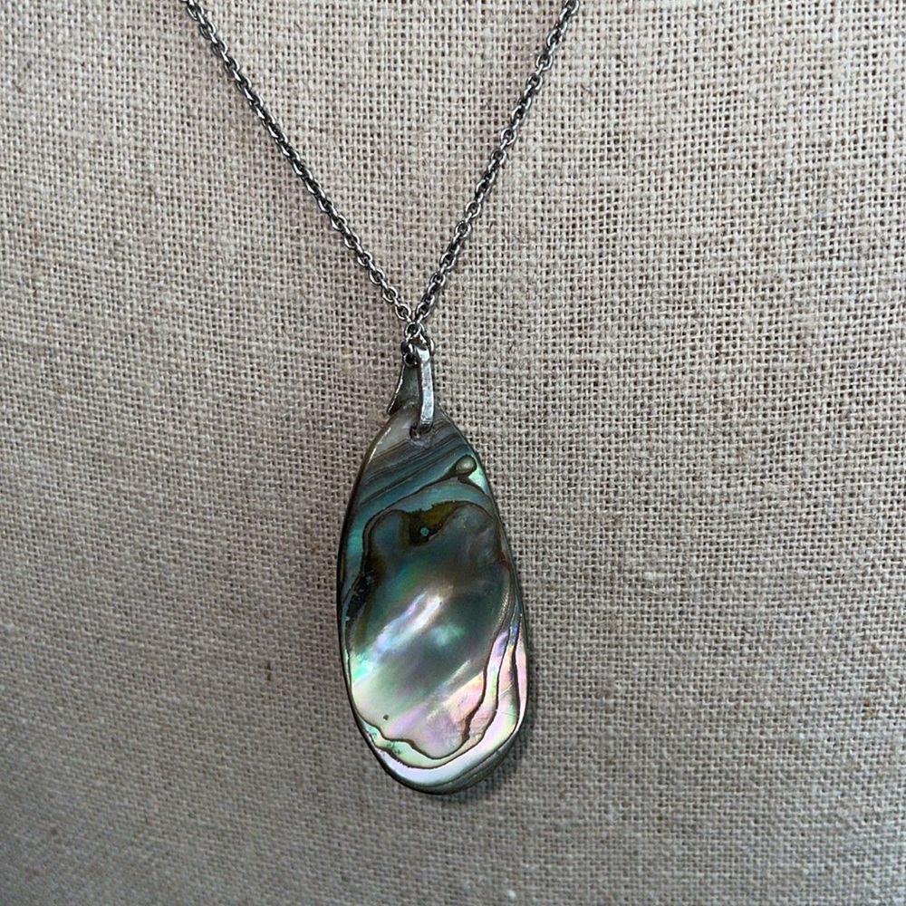 Vintage seashell pearl silver necklace.  22”. - Picture 3 of 4